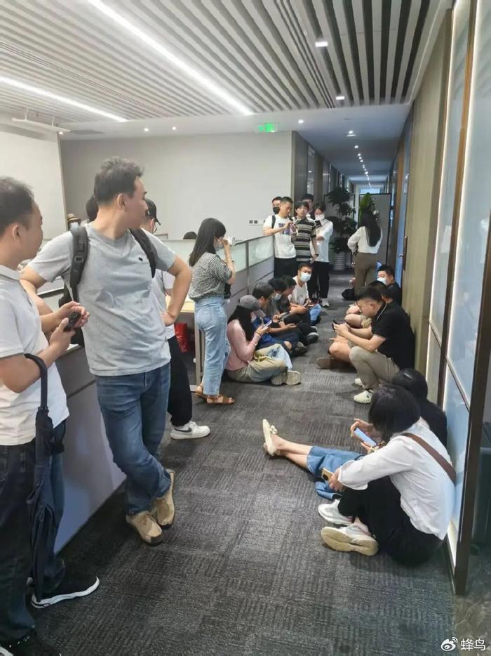 麻豆传媒：前哪吒汽车员工：被强制辞退，每月2690元在公司打